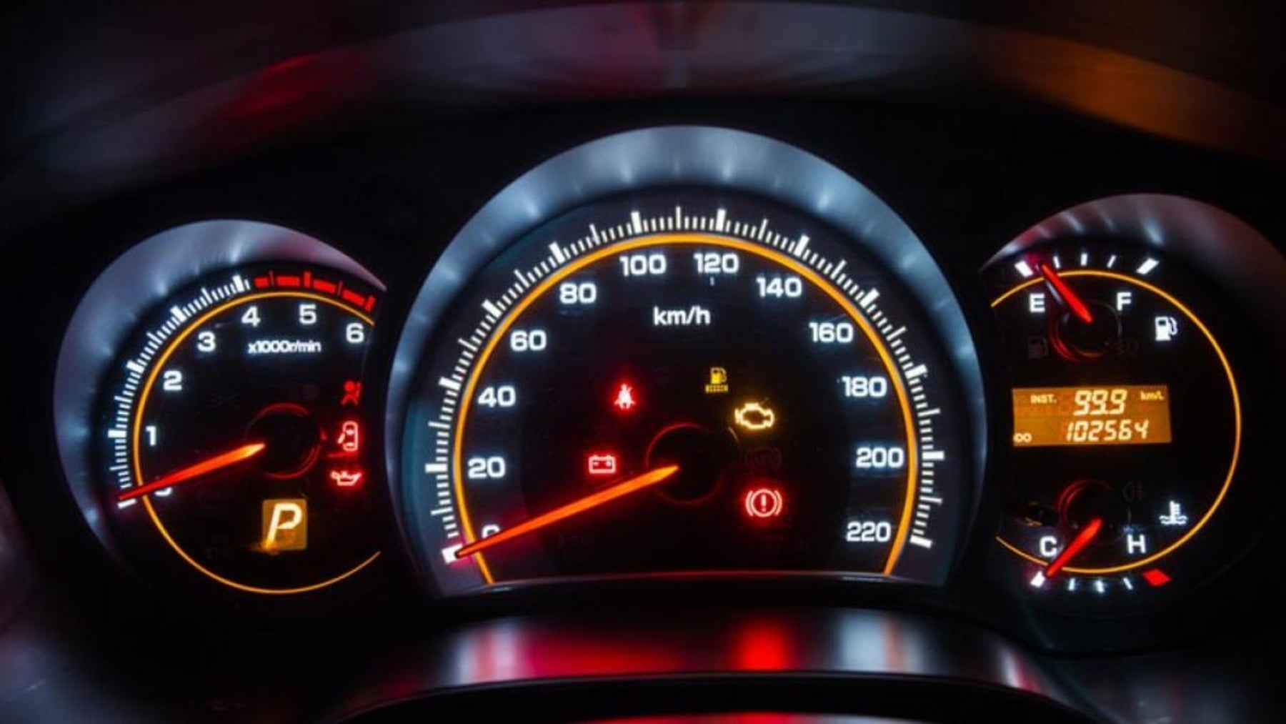 Cuadro de instrumentos del coche: funciones, indicadores y mantenimiento
