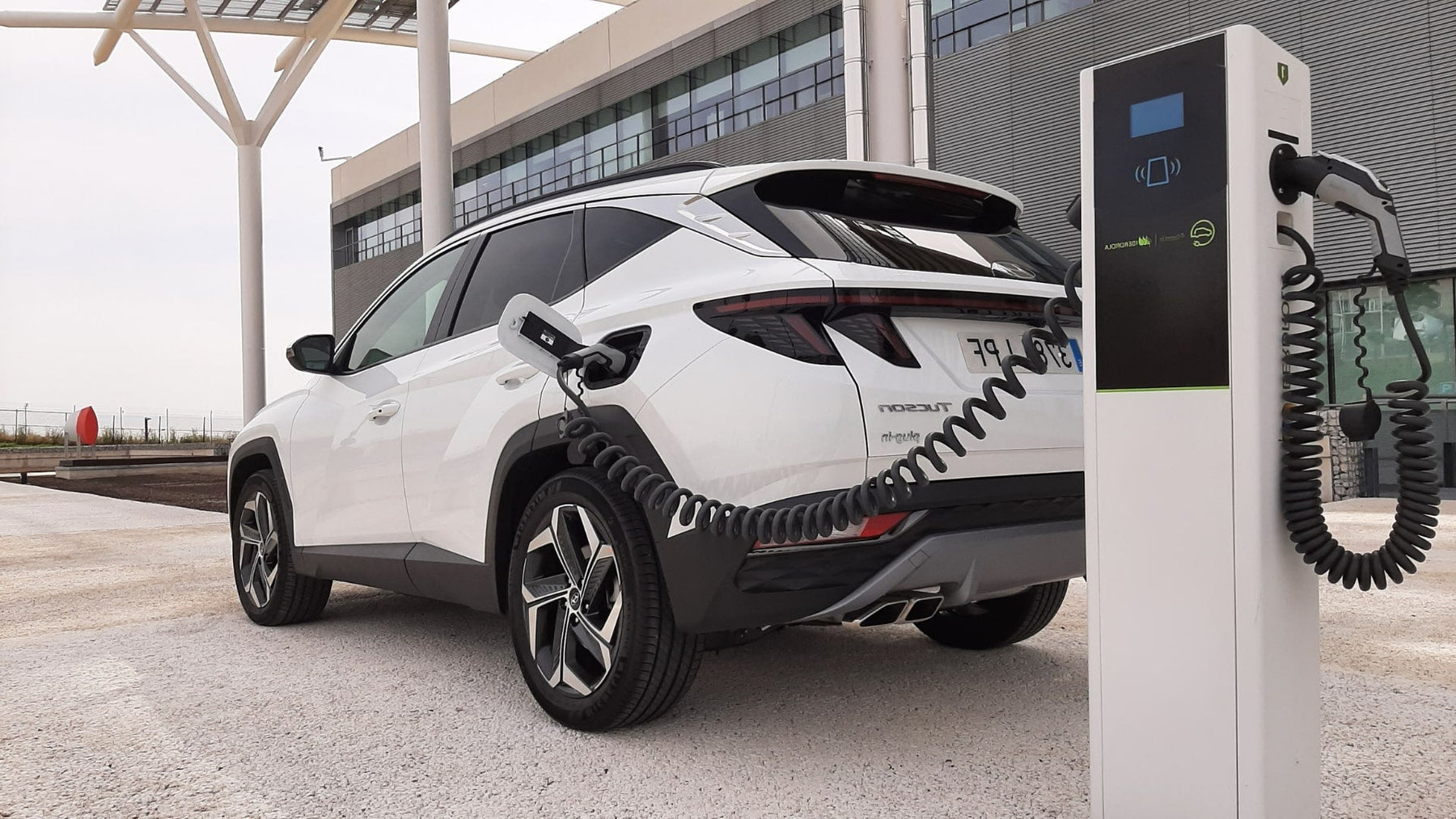 Coches híbridos enchufables: ventajas y desventajas