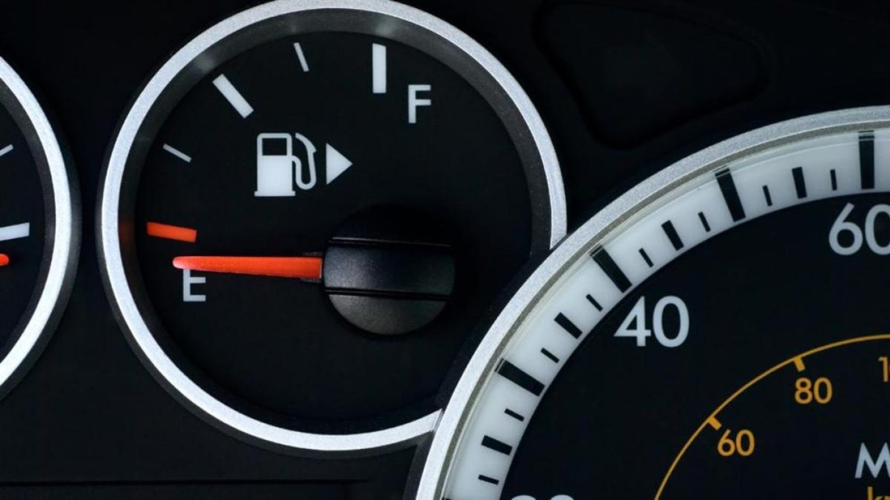 4 hábitos de conducción que te hacen malgastar combustible y dinero