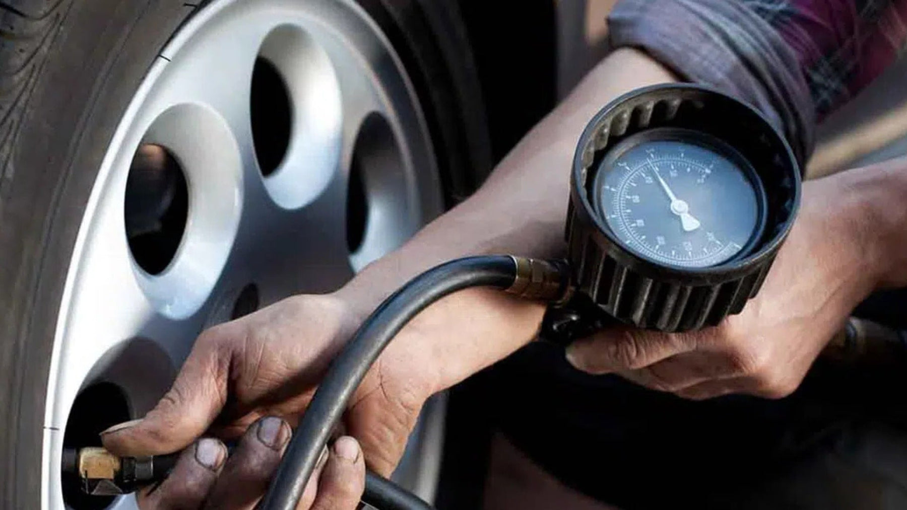 Presión de los neumáticos: ¿Sabes cuál es la adecuada para tu coche?