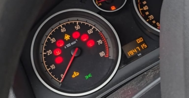 ¿Por qué mi coche no arranca aunque la batería está bien?