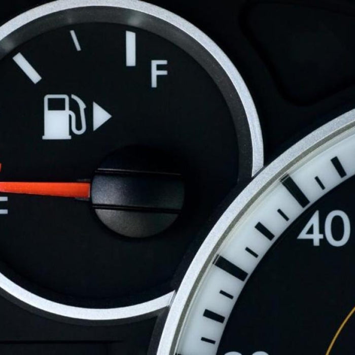 4 hábitos de conducción que te hacen malgastar combustible y dinero