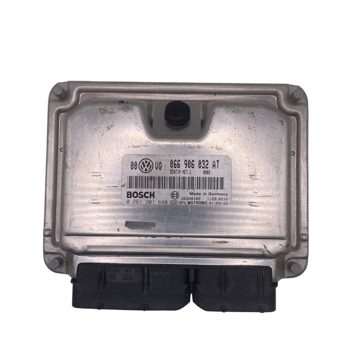 Unité de contrôle moteur ECU VOLKSWAGEN PASSAT 2.3 0261207640 0 261 207 640 066906032AT 066 906 032 AT
